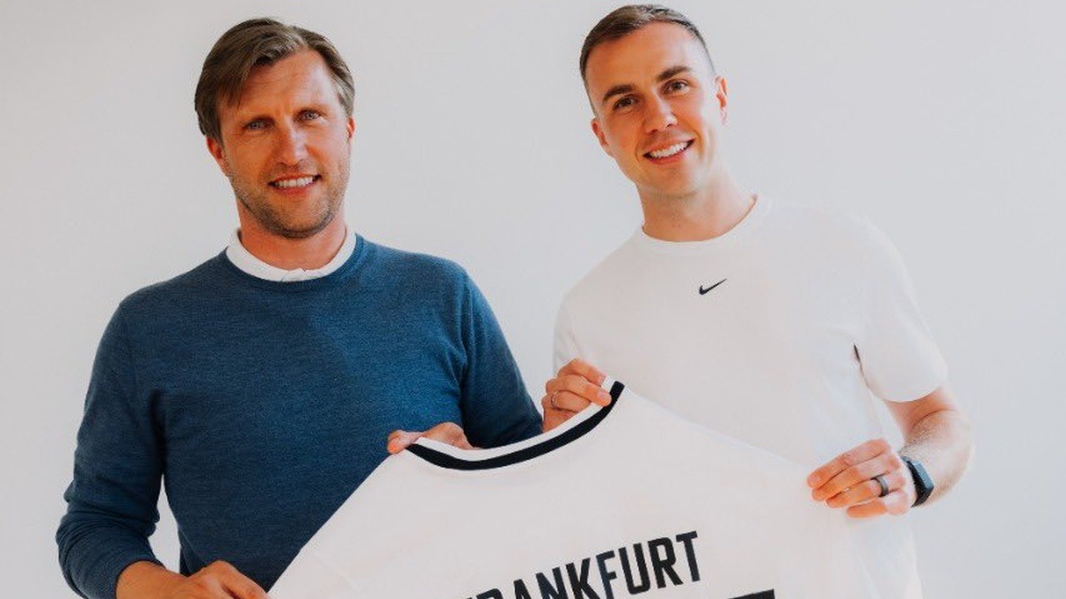 Götze firma con Frankfurt hasta 2025. | Foto: @eintracht_esp/Video: Instagram