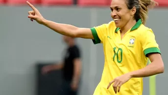 Marta y un golazo 'maradoniano' a Hope Solo en triunfo de Brasil