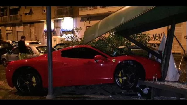 Martín Cáceres estrelló y destrozó su lujoso Ferrari por manejar ebrio-foto-2