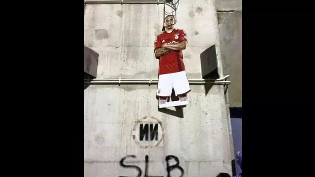 Maxi Pereira jug&oacute; en el Benfica por 8 temporadas (Foto: Twitter)