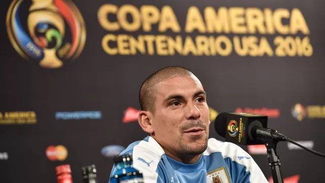 Maxi Pereira superó a Diego Forlán al tener más partidos con Uruguay