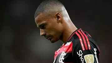 Médico del Flamengo reveló lesión "irreparable" de De La Cruz y lo despidieron