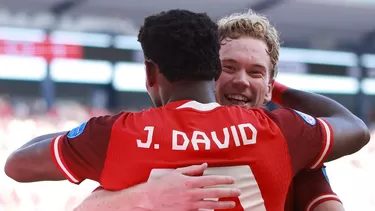 Jonathan David celebra el único tanto que le dio la victoria a los canadienses frente a Perú / Foto: AFP