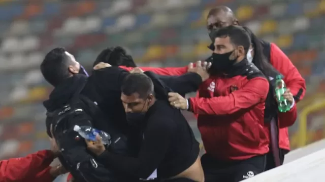 Melgar vs. Metropolitanos: Se registró una pelea en la tribuna tras el partido de Copa Sudamericana