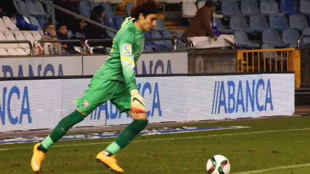 Ochoa y sus mejores atajadas en su debut con el Málaga por la Copa del Rey