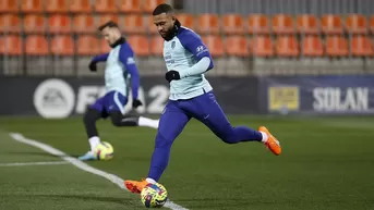 Memphis Depay entrenó con Atlético a la espera de oficializarse su traspaso