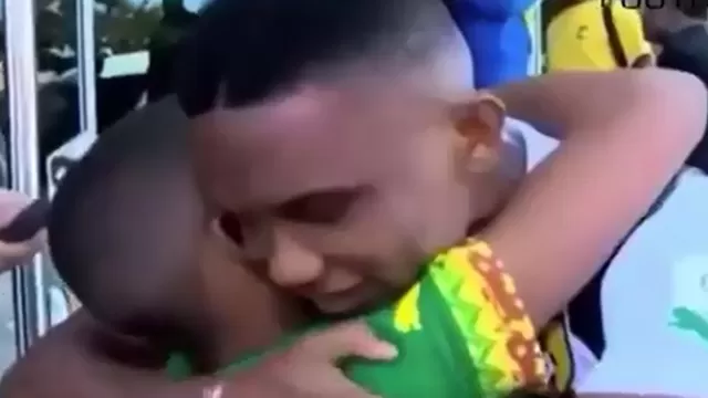 El llanto de Samuel Eto&#039;o con el ni&ntilde;o es lo m&aacute;s emocionante.