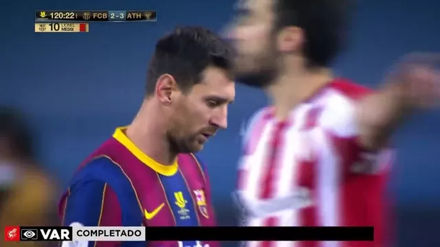 El árbitro revisó la acción en el VAR y expulsó a Messi. | Video: RFEF