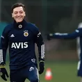 ¡Oficial! Mesut Özil dejó Arsenal y firmó por Fenerbahçe