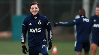 ¡Oficial! Mesut Özil dejó Arsenal y firmó por Fenerbahçe