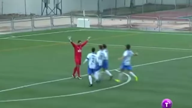 Metió gol desde su arco y dejó llorando al arquero rival