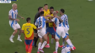 Miguel Borja y Leando Paredes casi se van a las manos en el Argentina vs Colombia