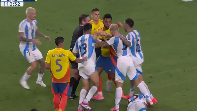 Miguel Borja y Leando Paredes casi se van a las manos en el Argentina vs Colombia / América TV