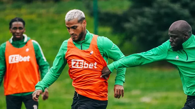 Miguel Trauco fue convocado para el duelo de Saint-Étienne ante Brest por la Ligue 1