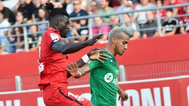 Trauco  tiene una lesión en muslo, lo que le impedirá jugar este miércoles con Saint-Étienne. | Foto: Saint-Étienne