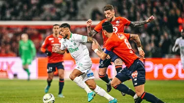 El peruano se quedó en el banco de suplentes tras ser convocado por primera vez en el 2022 para un partido. | Foto: Saint-Étienne