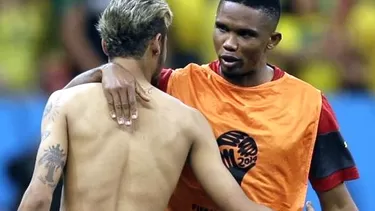 Mira el notable gesto de Neymar con Samuel Eto'o Mira el notable gesto de Neymar con Samuel Eto'o