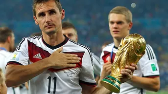 Miroslav Klose anunció que deja el fútbol: será ayudante de Joachim Löw