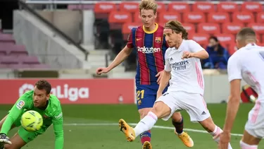 Luka Modric marcó el 3-1 en el Barcelona vs. Real Madrid. | Foto: AFP/Video: DirecTV