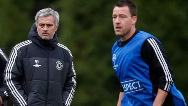 Mourinho asegura que Terry continuará en el Chelsea la próxima temporada