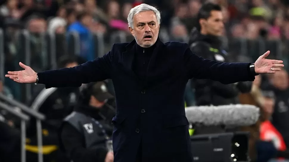 José Mourinho, entrenador de 60 años. | Foto: AFP