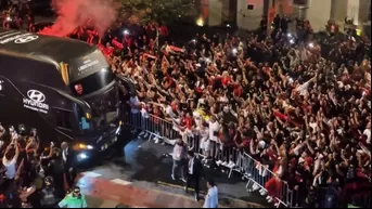 Multitudinario recibimiento en Lima a Flamengo previo a la final