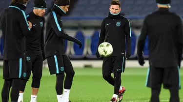 Messi y Neymar sonrientes en el estadio de Yokohama. Messi y Neymar sonrientes en el estadio de Yokohama.