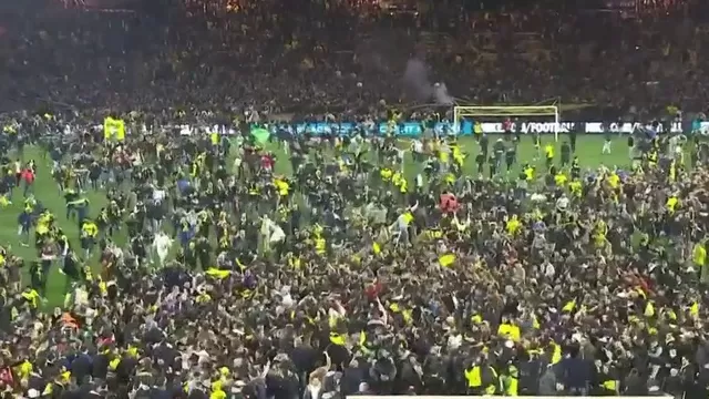 Nantes clasificó a la final de la Copa Francia y sus hinchas invadieron la cancha