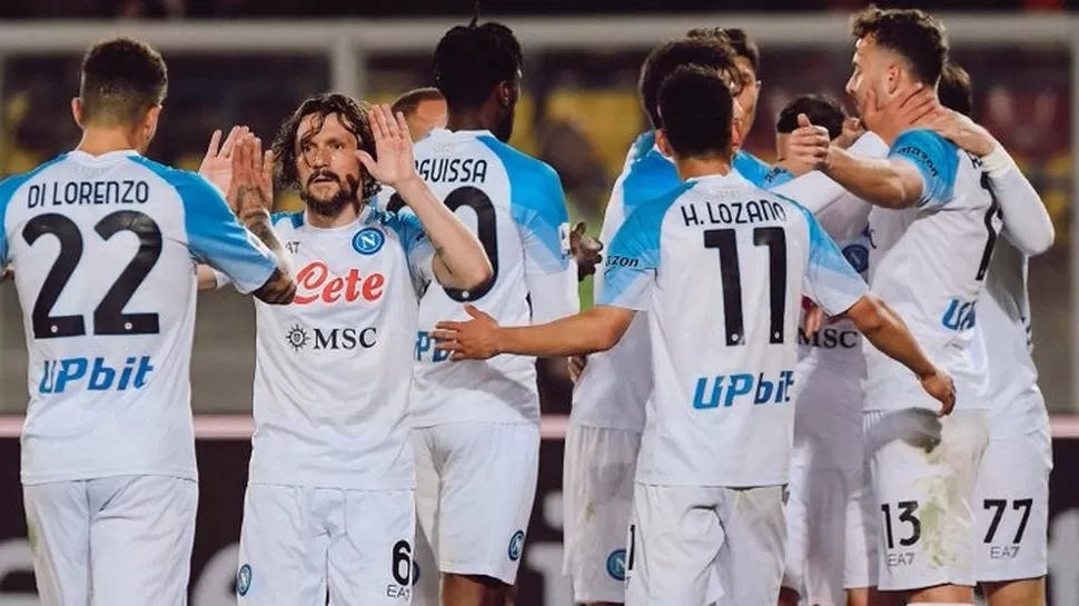 Napoli alcanzó los 74 puntos y en cuestión de algunas fechas se coronará en la máxima división del calcio italiano. | Foto: Napoli.