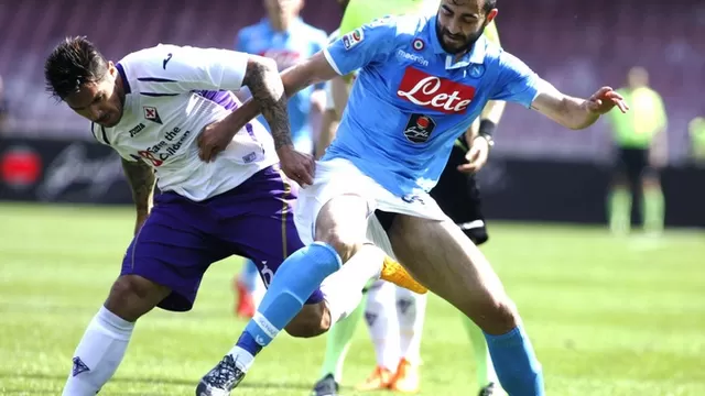 Napoli goleó 3-0 a la Fiorentina con Juan Vargas en el campo