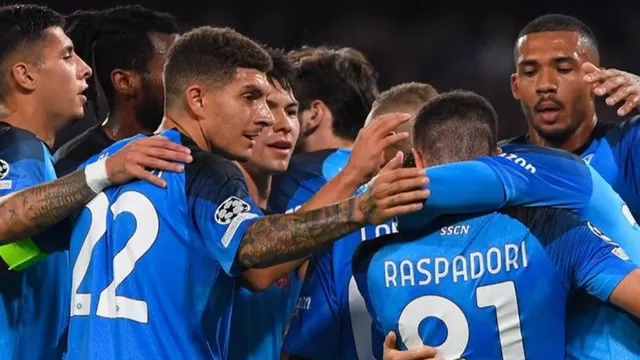  Napoli venció 4-2 al Ajax y se clasifica para octavos de la Champions League