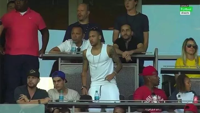 Neymar apoya con Justin Bieber a Brasil en el partido ante Ecuador