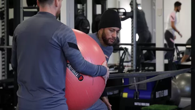 Neymar será baja con el PSG contra Leipzig en la Champions League