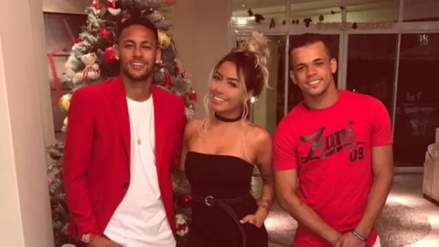 Neymar desea Feliz Navidad pero su hermana se lleva todas las miradas