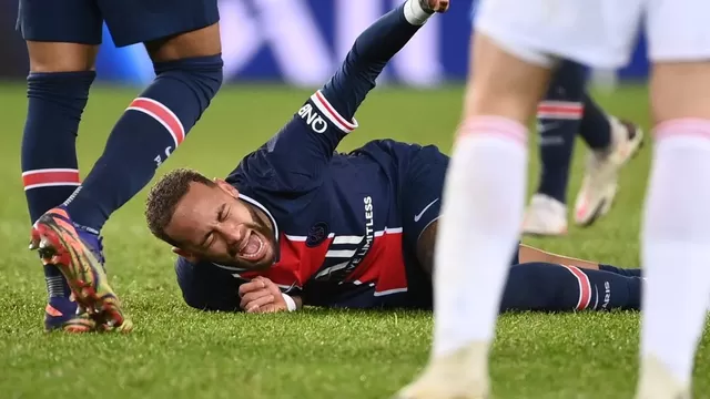 Neymar salió en camilla y llorando tras durísima entrada de Thiago Mendes