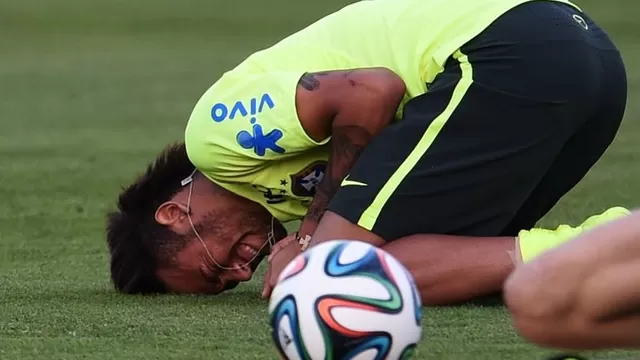 Neymar se torció el tobillo y generó susto en la selección brasileña