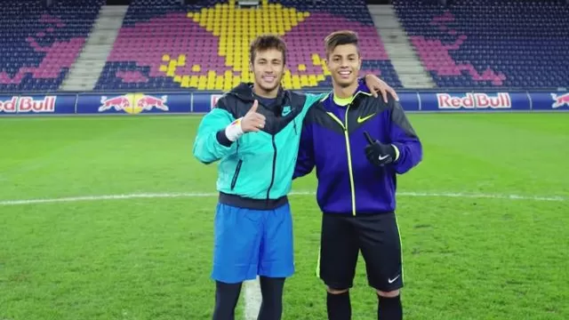 Neymar y la joya del Milan en duelos de freestyle y videojuego