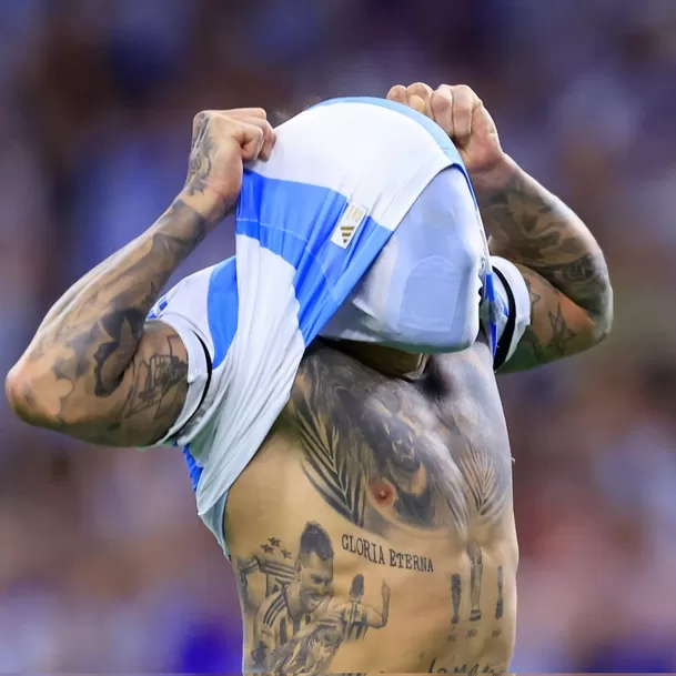 En su festejo, Otamendi dejó ver el tatuaje que tiene de Messi / Foto: Selección Argentina