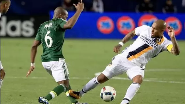 Nigel de Jong se estrenó en los Galaxy y la MLS con esta brutal entrada
