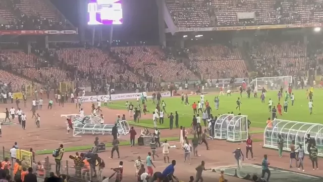 Nigeria se quedó sin Mundial y los hinchas causan disturbios en estadio de Abuya