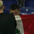 Oliver Sonne firmó camiseta y bandera peruana tras golazo de chalaca