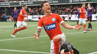 Oliver Sonne en once ideal de la Superliga de Dinamarca. | Foto: @oliversonne/Video: Canal N