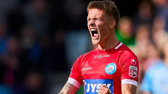 Oliver Sonne reaccionó a su golazo de chalaca en el Brondby vs. Silkeborg