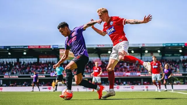 ¡Con Oliver Sonne! Silkeborg goleó 3 a 0 al Midtjylland en la liga danesa