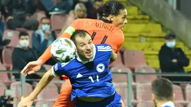 Países Bajos visitó a Bosnia Herzegovina en Zenica. | Foto: AFP