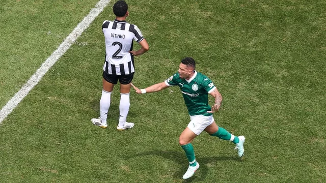 Palmeiras vence a Botafogo y avanza en el Mundial de Clubes. Estêvão podría medirse con su futuro club. | Foto: AFP