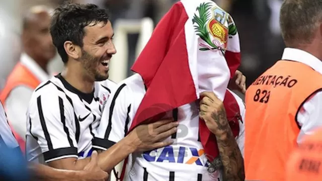 Paolo Guerrero anotó doblete: celebró un gol con bandera peruana