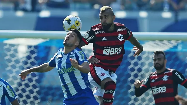 Sin Paolo Guerrero, Avaí cayó 2-1 ante Flamengo que tuvo el debut de Arturo Vidal
