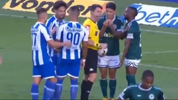 Paolo Guerrero pidió patear penal ante Goiás, pero Bissoli no lo dejó
