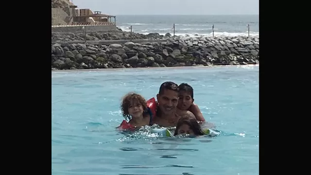 Paolo Guerrero disfruta sus vacaciones junto a sus hijos